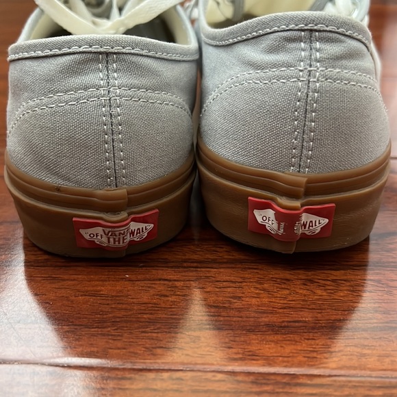 VANS - Picture 3 of 4